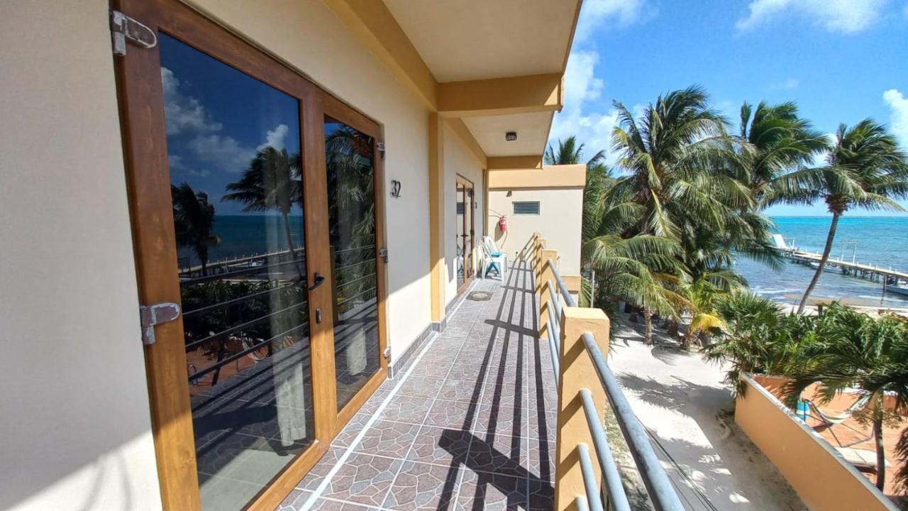 Beach Club Condos At Popeyes Caye Caulker Extérieur photo