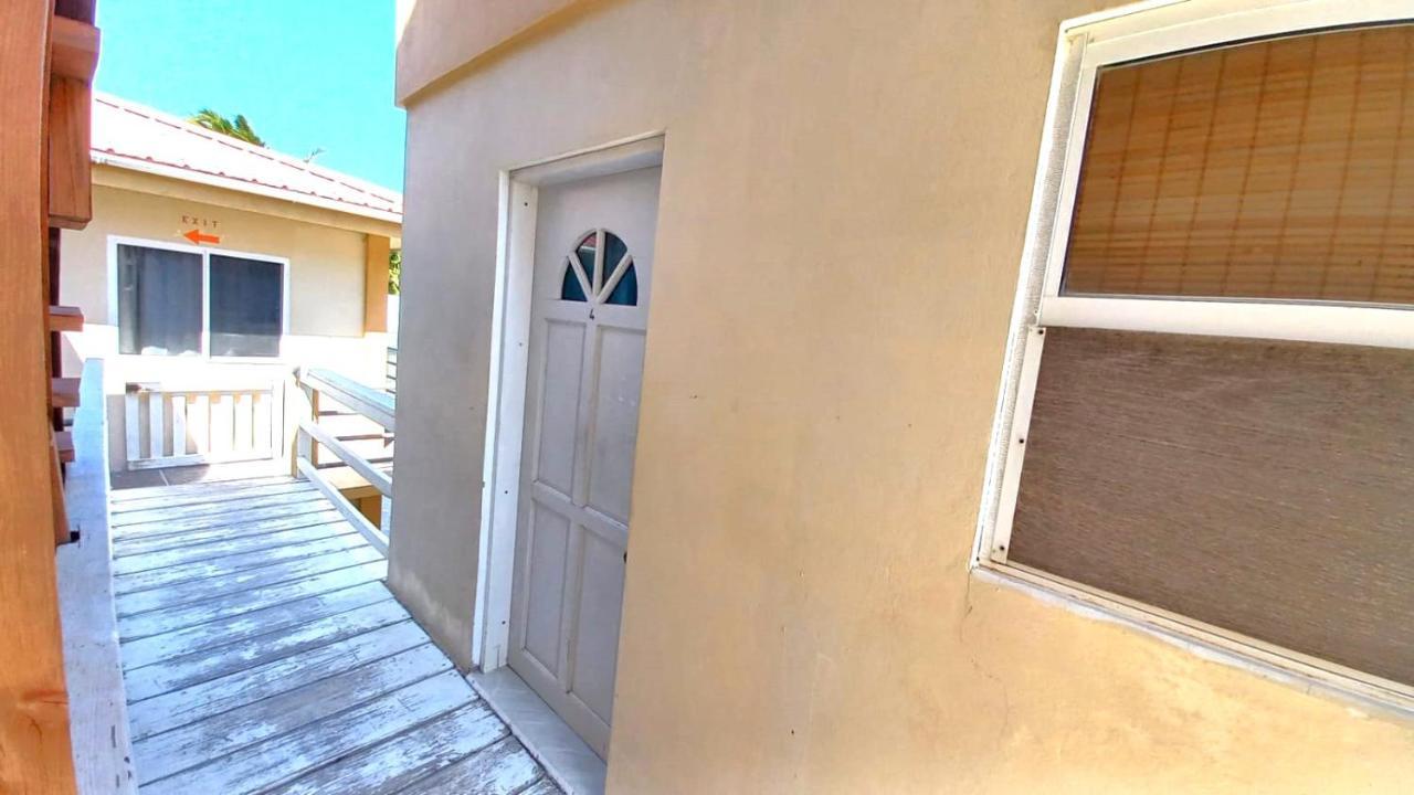 Beach Club Condos At Popeyes Caye Caulker Extérieur photo
