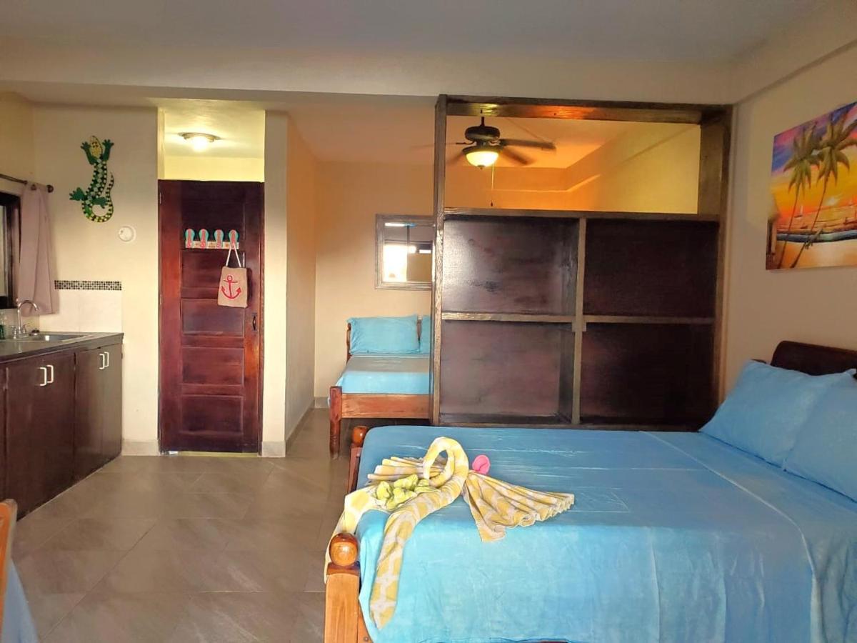 Beach Club Condos At Popeyes Caye Caulker Extérieur photo