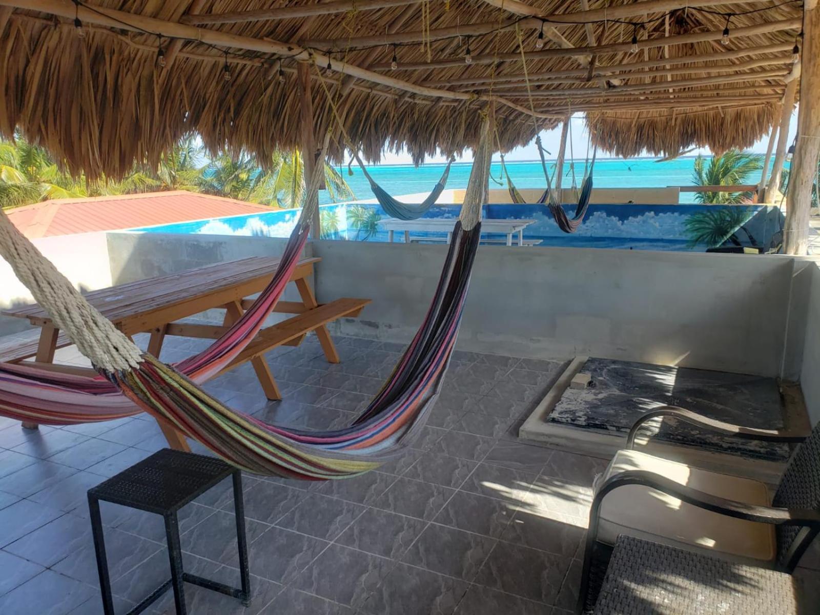 Beach Club Condos At Popeyes Caye Caulker Extérieur photo
