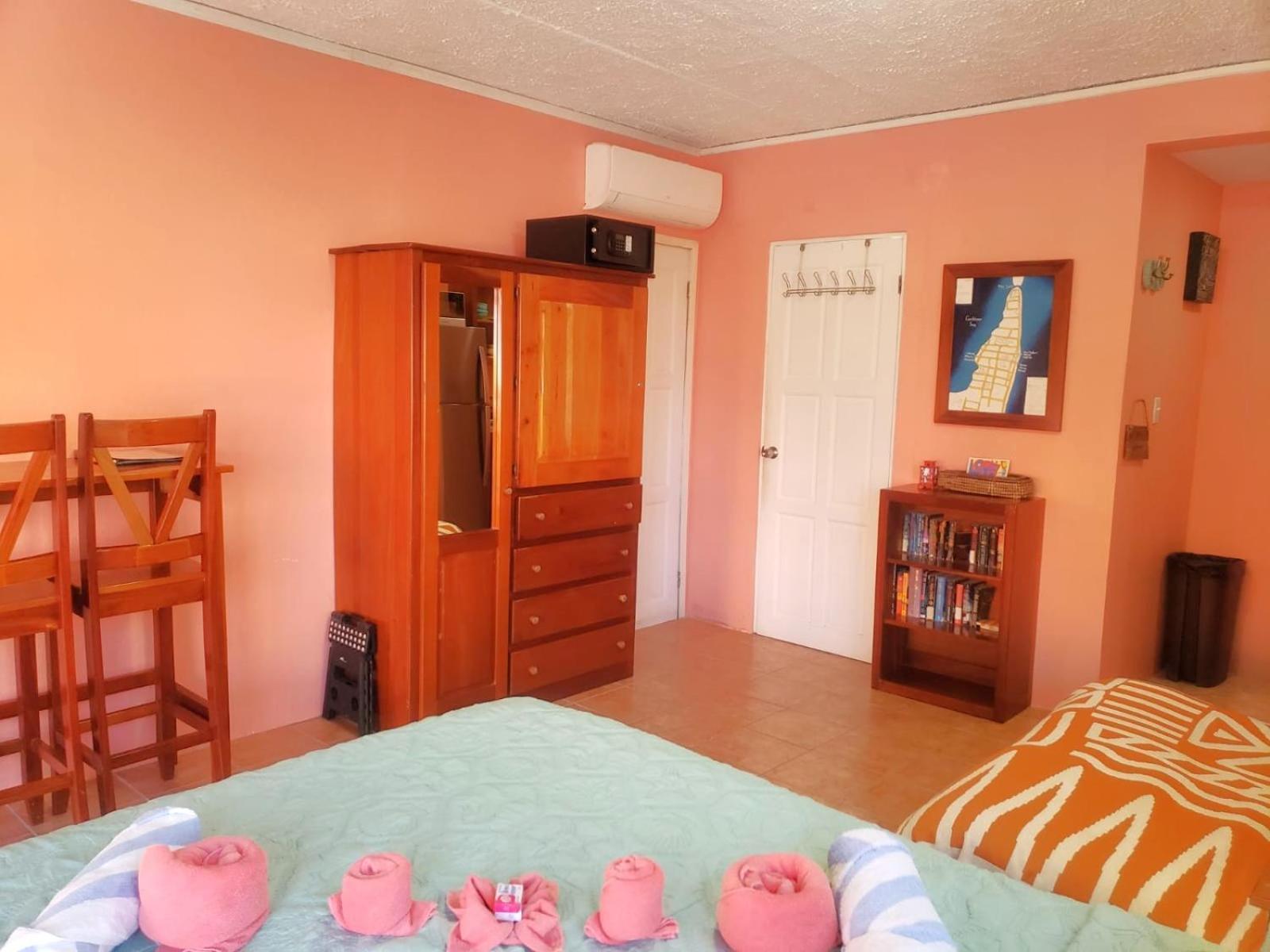 Beach Club Condos At Popeyes Caye Caulker Extérieur photo