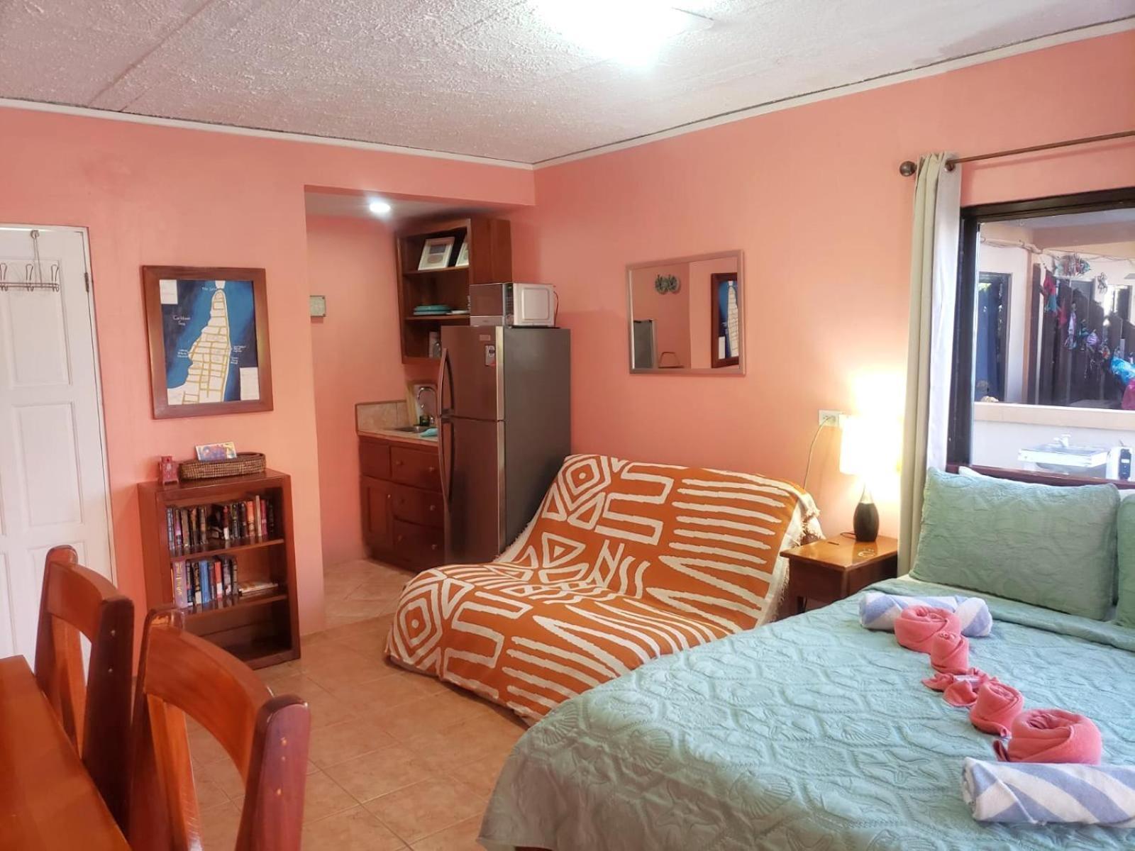 Beach Club Condos At Popeyes Caye Caulker Extérieur photo