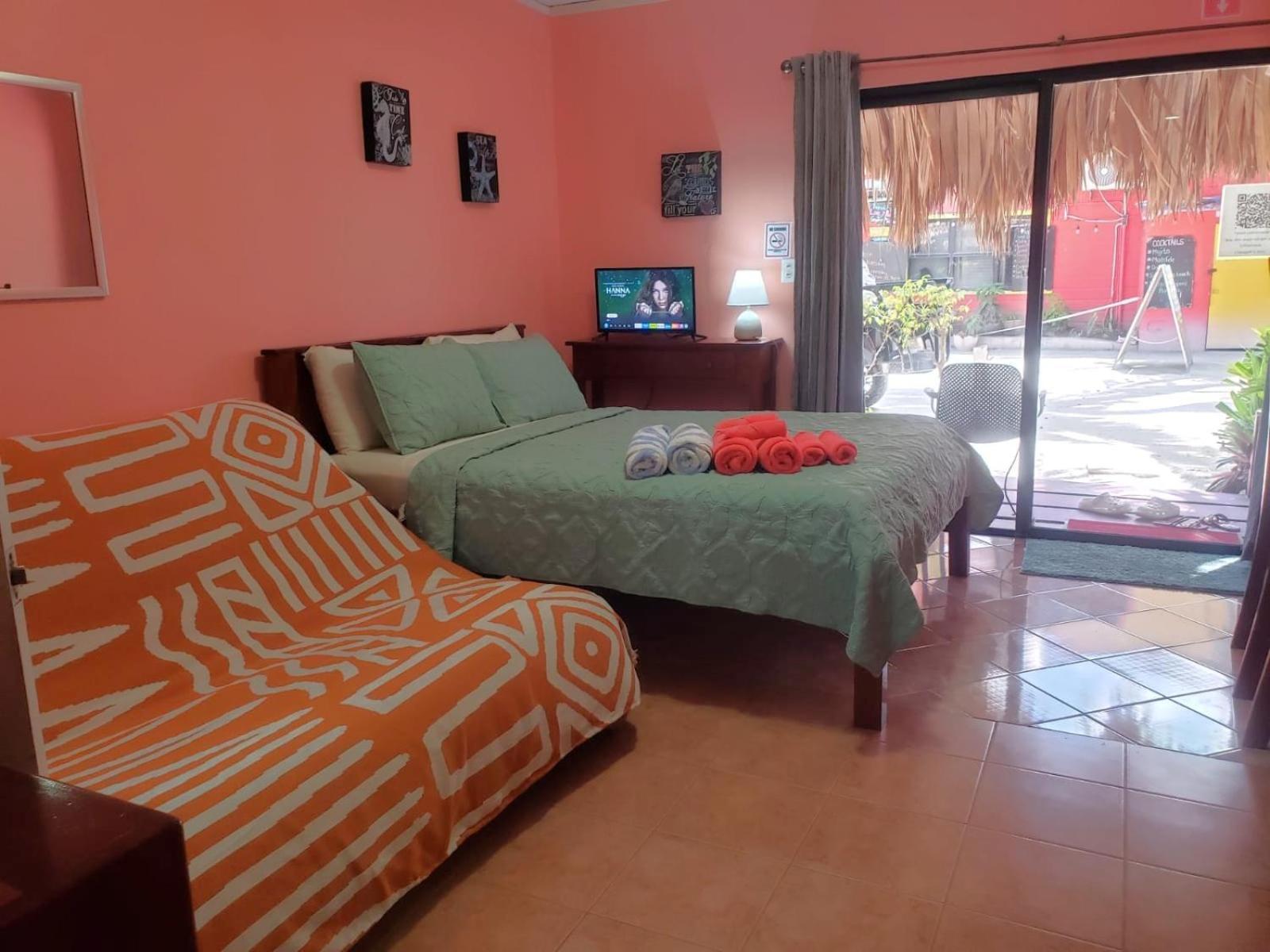 Beach Club Condos At Popeyes Caye Caulker Extérieur photo
